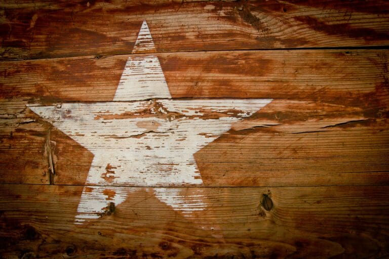 Paint star in wood